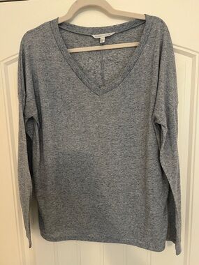 Victoria's Secret Light Heather Gray V-Neck Long Sleeve Top. Sz L